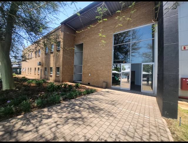 7,235M² WAREHOUSE TO LET IN LONGMEADOW